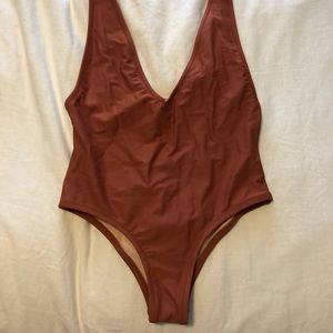 Static swim one piece swimsuit